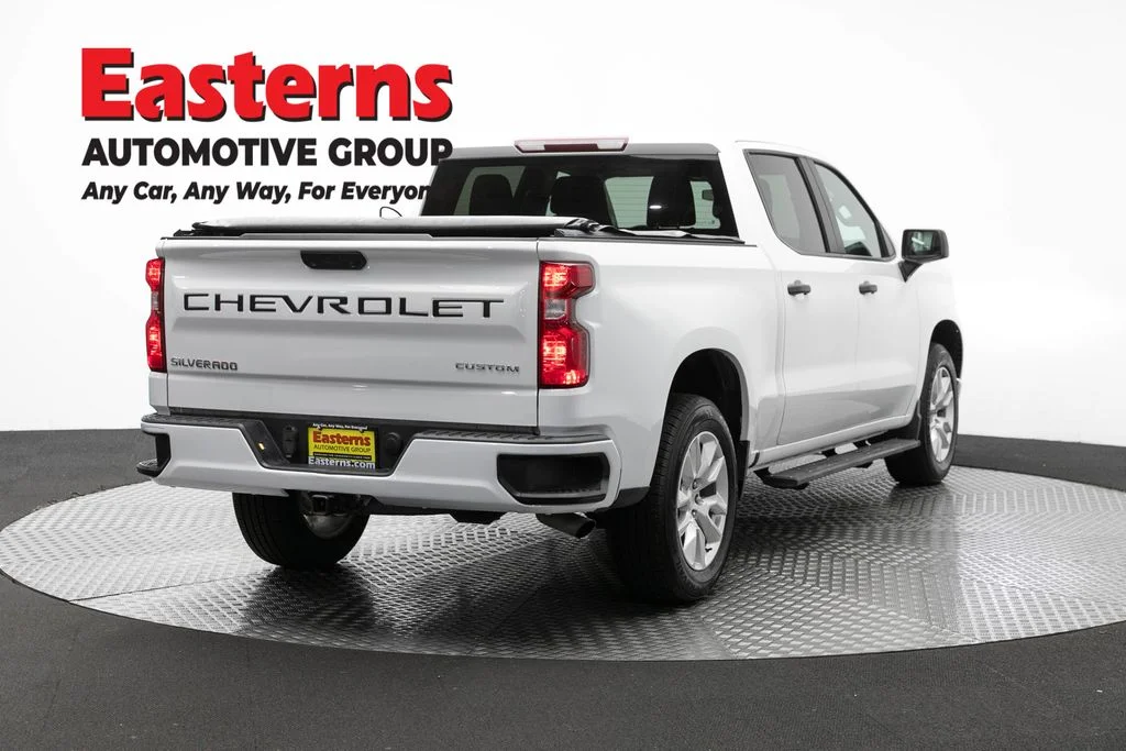 Used 2023 White Chevrolet Custom image 5