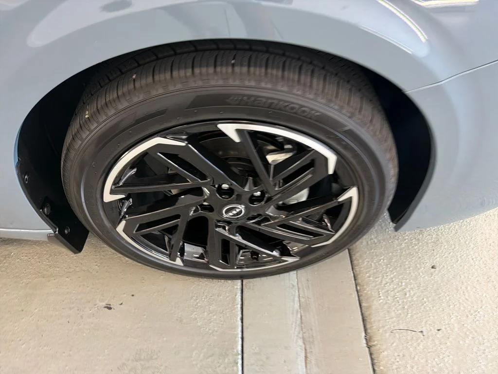 New 2027 Atlantic Gray Metallic Nissan SR image 4