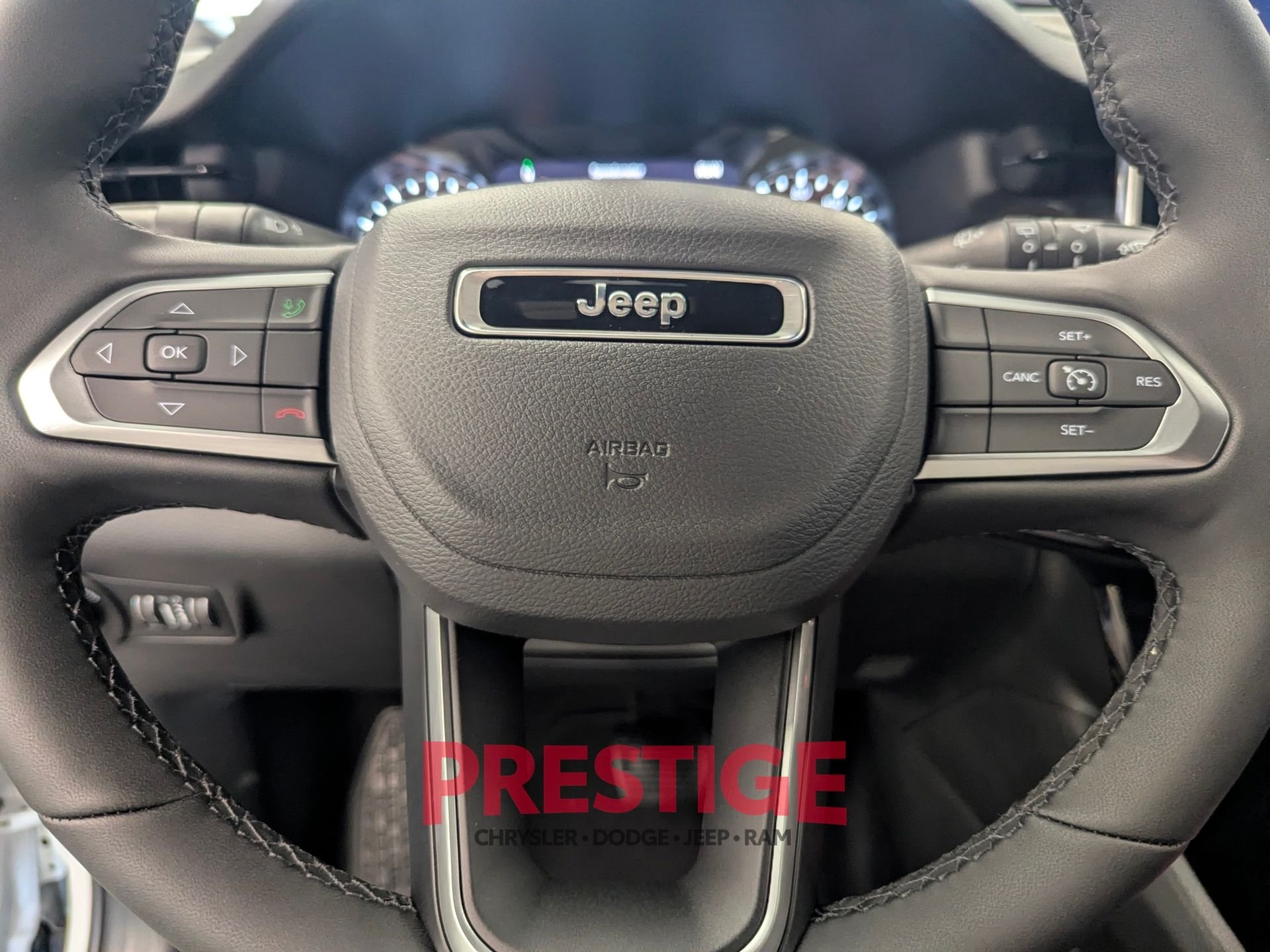 New 2026 Bright White Clearcoat Jeep Latitude image 13