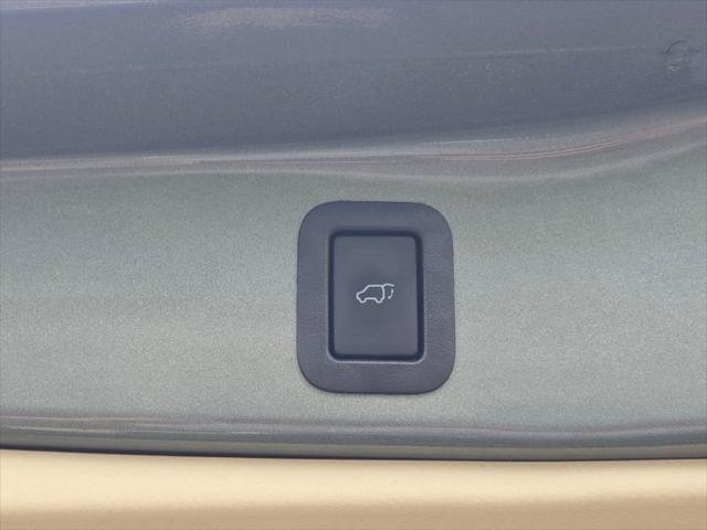 Certified Used 2017 ALUMINA JADE METAL Toyota  image 31
