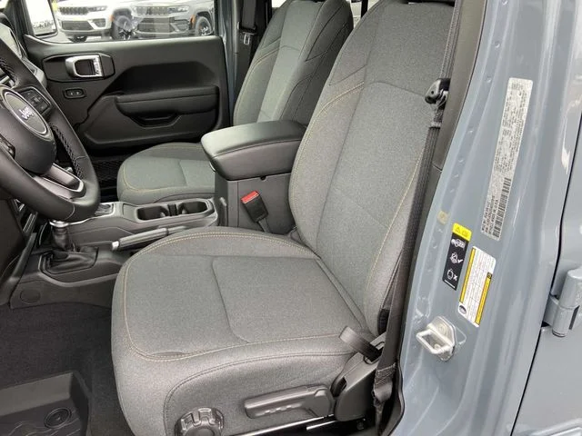 New 2025 Anvil Clear-Coat Exterior Paint Jeep Sport S image 15