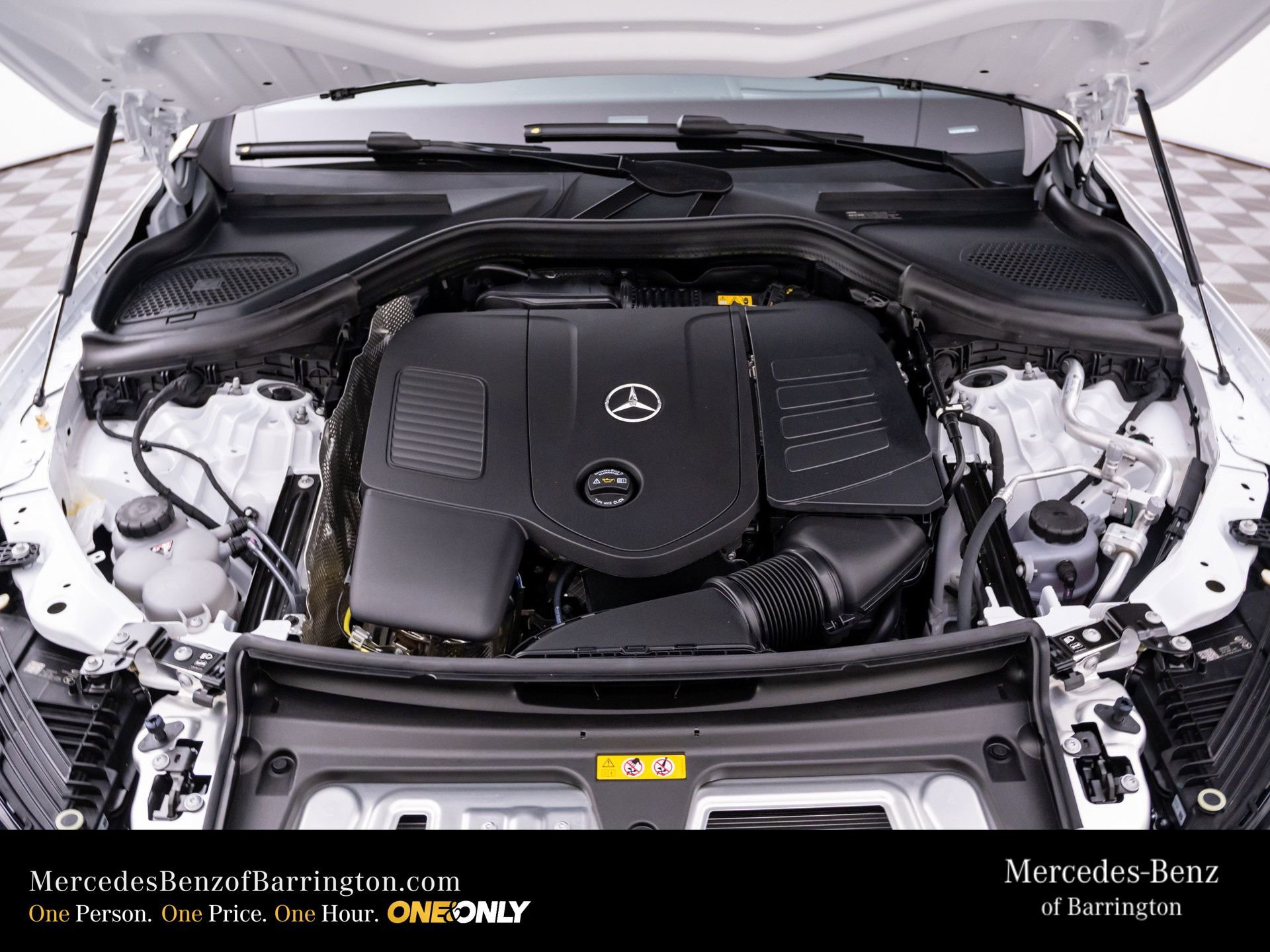 New 2026 MANUFAKTUR Moonlight White Metallic Mercedes-Benz GLC 300 image 74