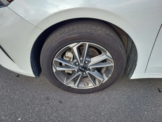 Used 2024 White Kia LXS image 6