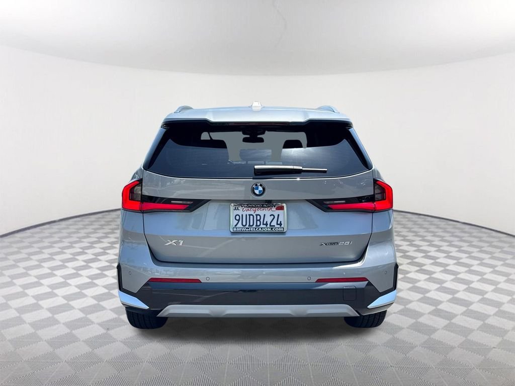 Used 2025 Silver BMW xDrive28i image 5