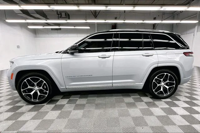 Used 2022 Silver Zynith Jeep Summit Reserve image 14