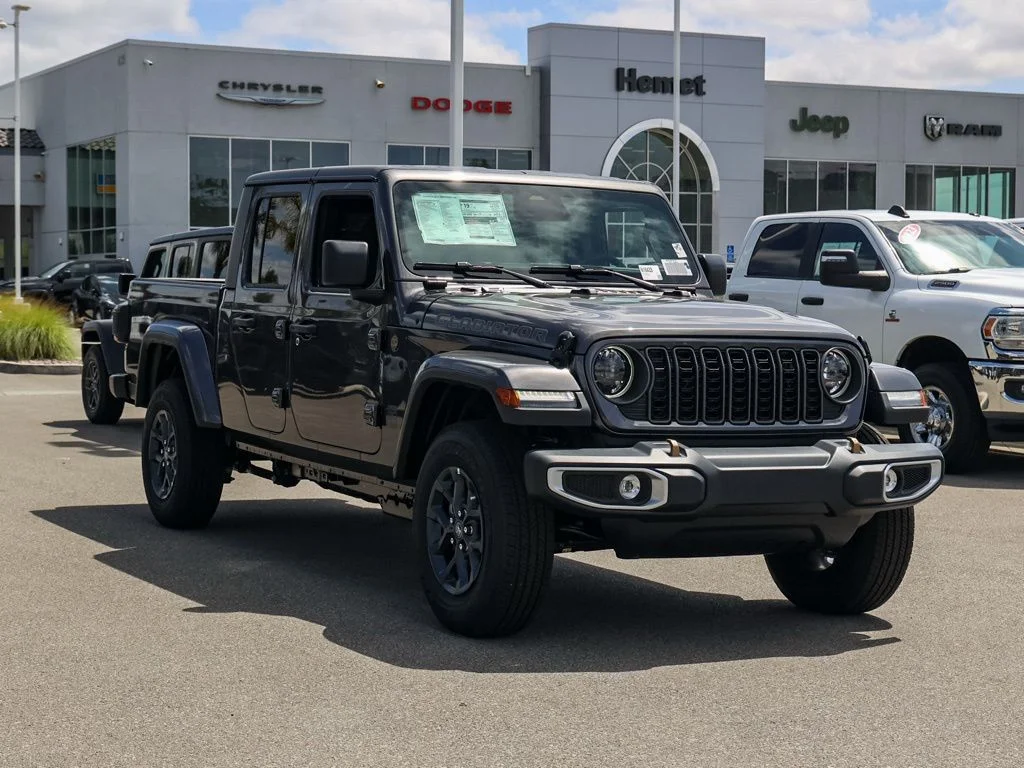 New 2026 Granite Crystal Metallic Clear-Coat Exterior Paint Jeep 85th Anniversary Edition image 2