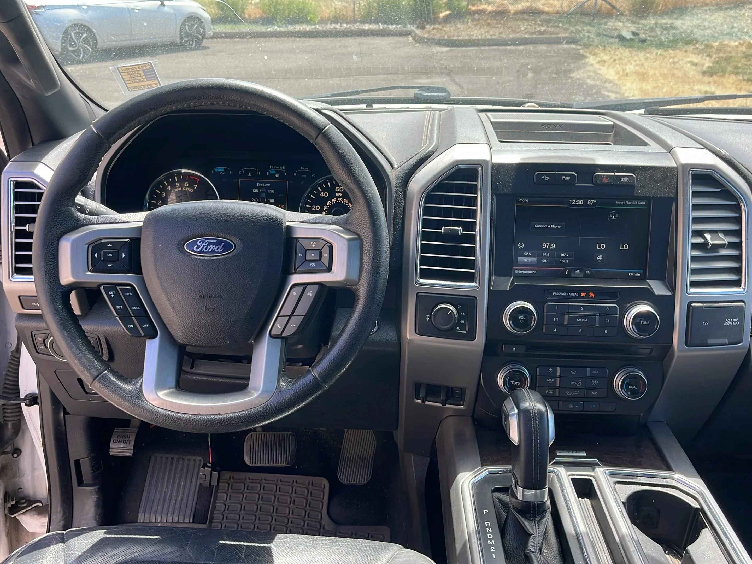 Used 2015 White Platinum Metallic Tri-Coat Ford Platinum image 11