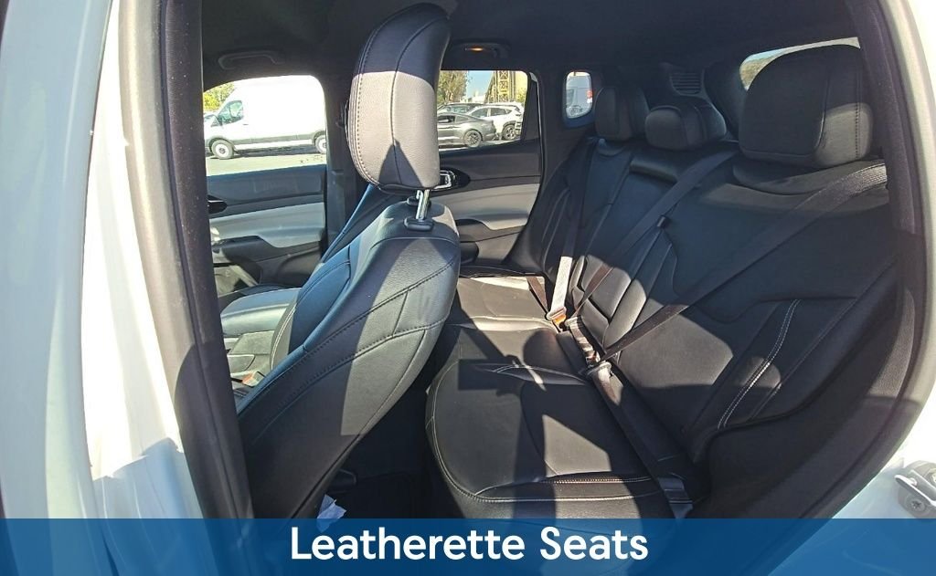 Used 2025 White Jeep Limited image 3