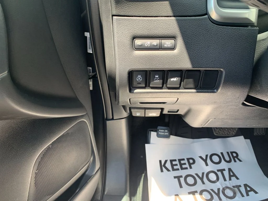 Used 2018 Gray Nissan SL image 30