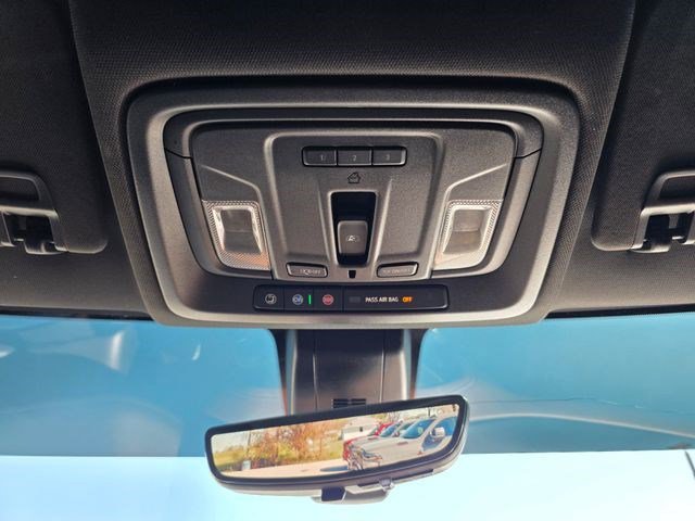 Used 2021 Iridescent Pearl Tricoat Chevrolet High Country image 41