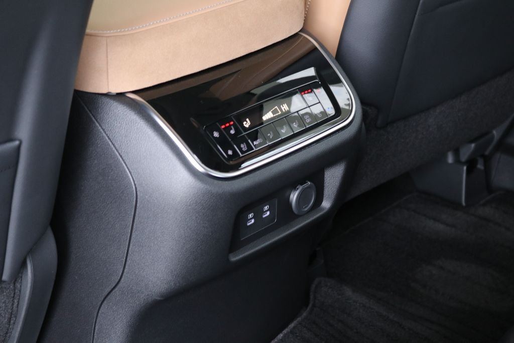 New 2026 RADIANT WHITE INFINITI Luxe 4WD image 30