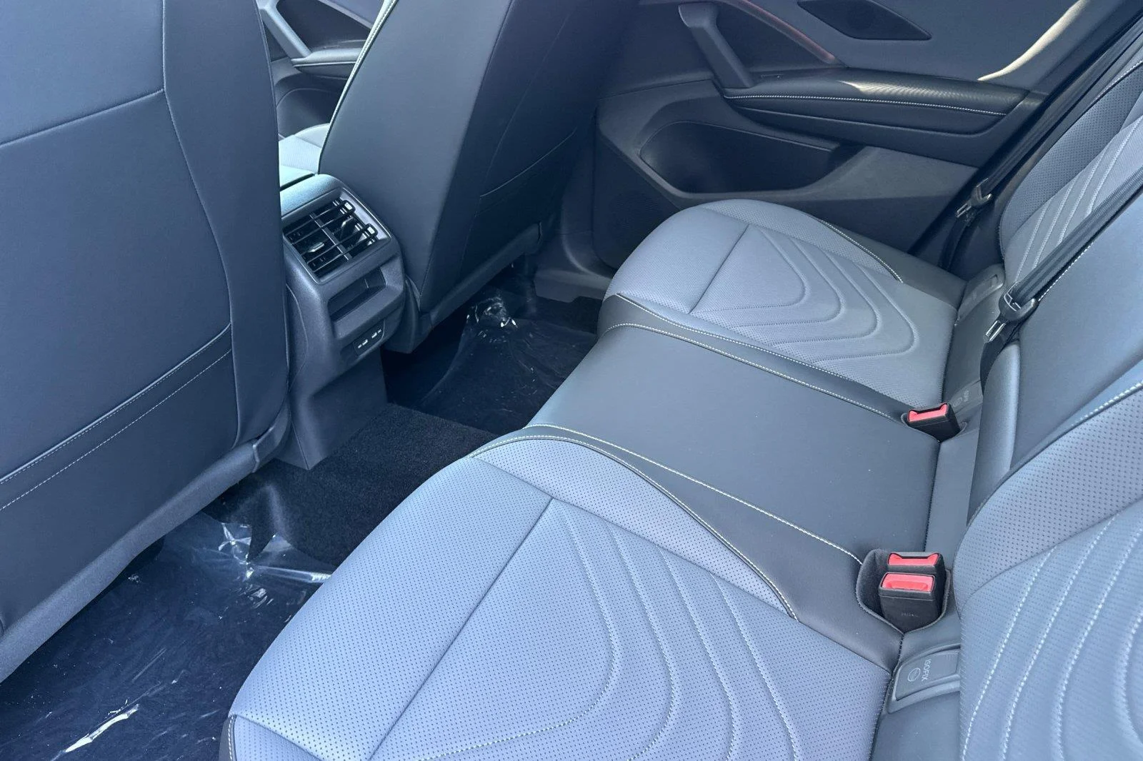 New 2026 Sandstone w/Deep Black Roof Volkswagen SE R-Line Black image 12