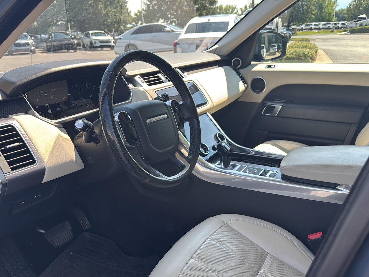 Used 2019 Byron Blue Metallic Land Rover HSE image 5