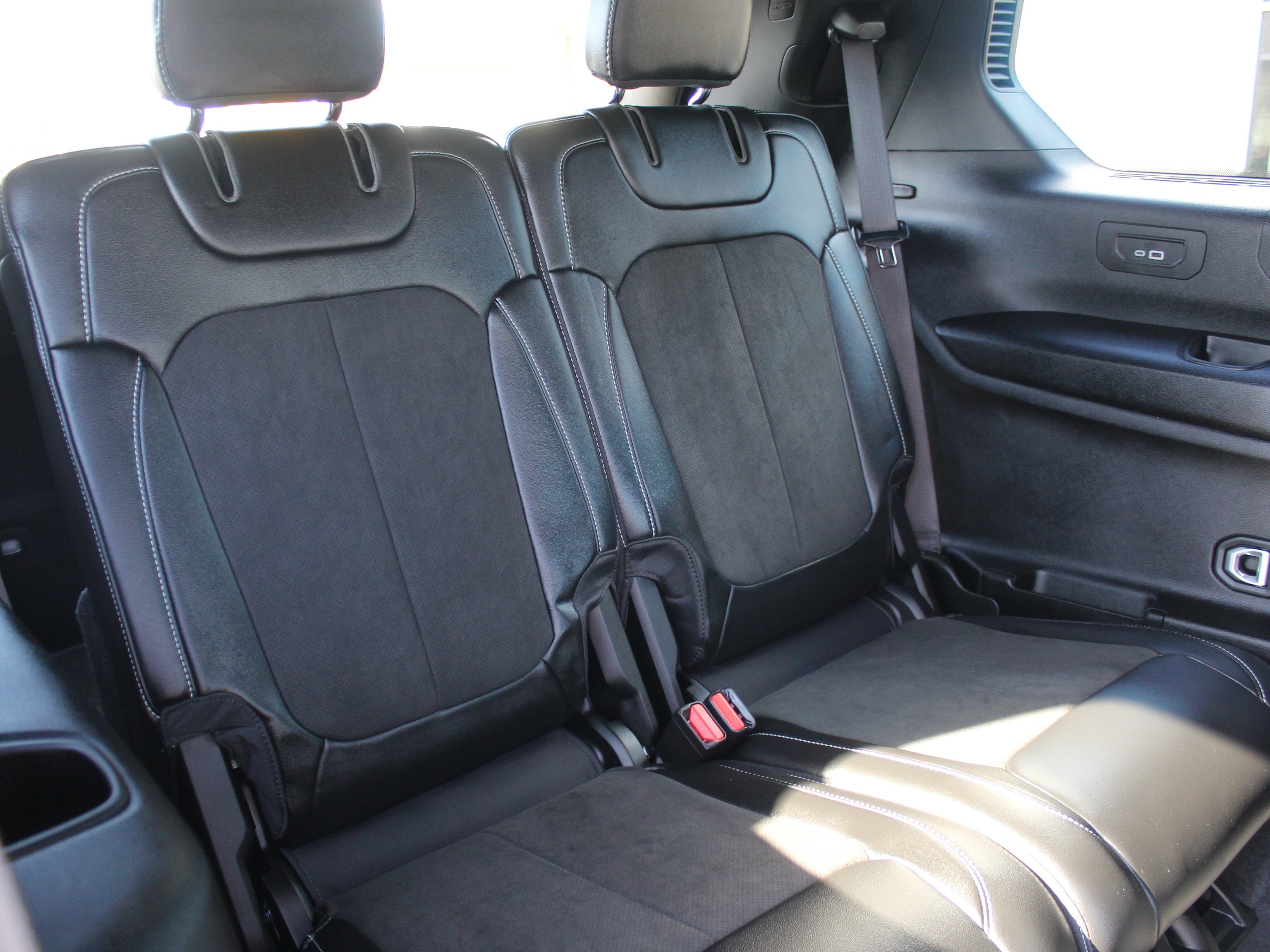 Used 2025 Black Jeep Altitude X image 28