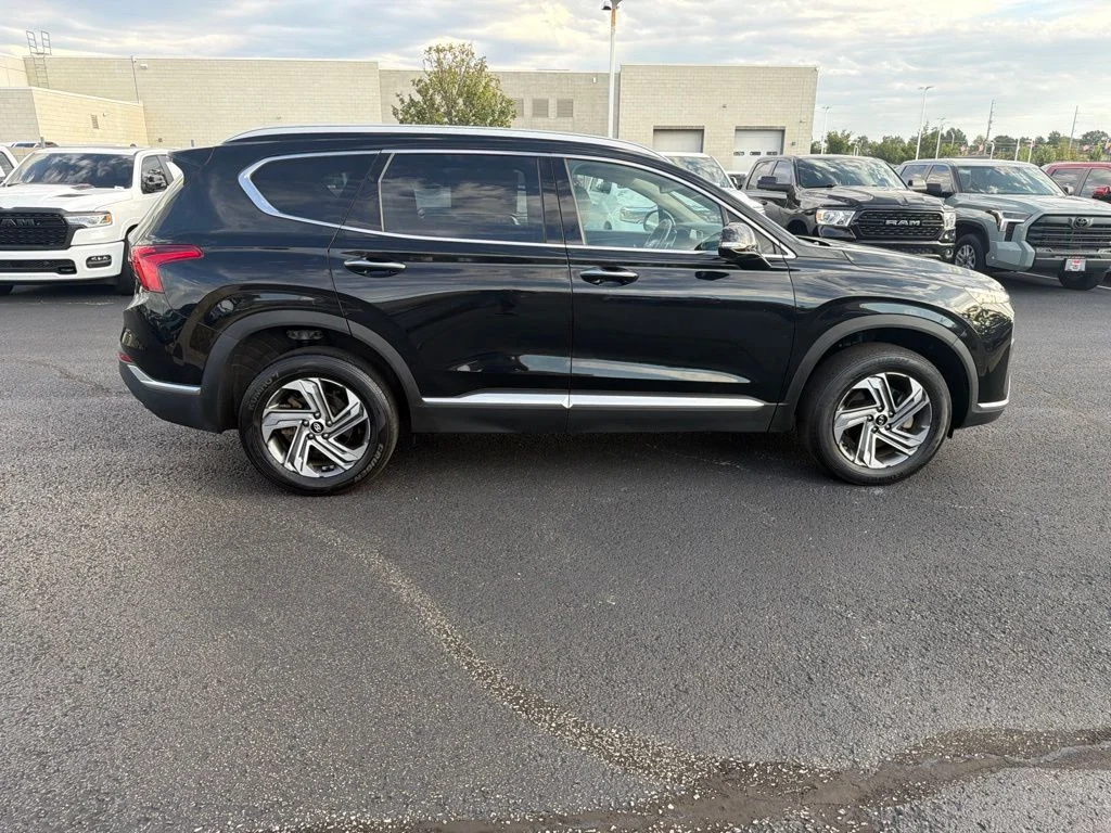 Used 2023 Black Hyundai SEL image 8
