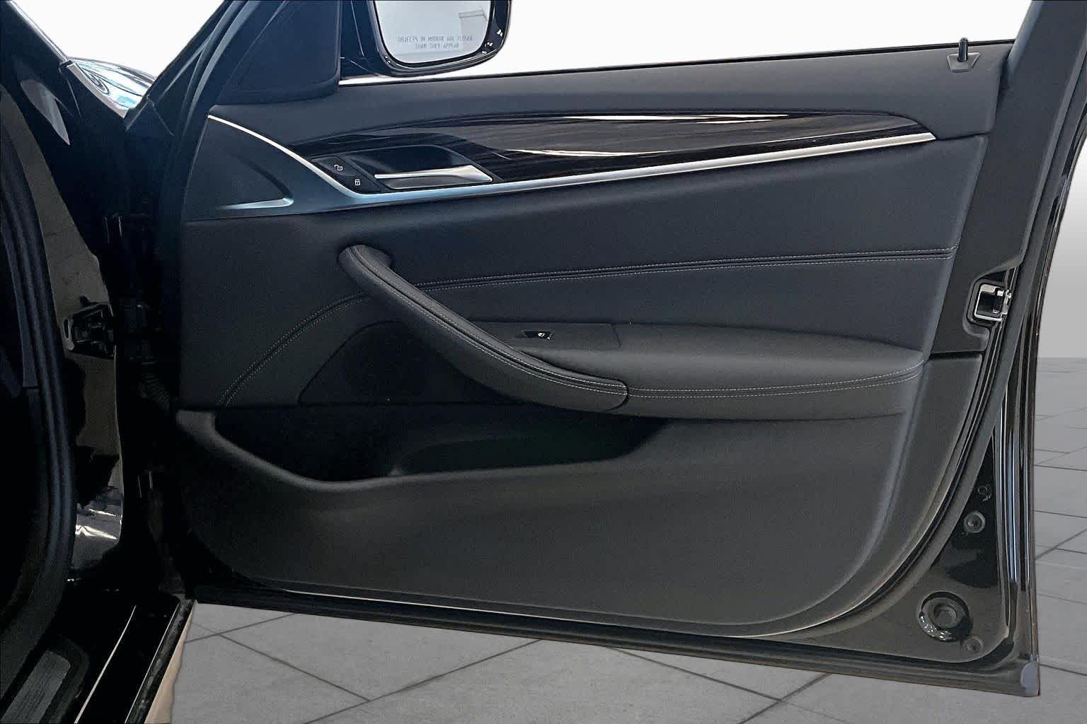 Used 2023 Black Sapphire Metallic BMW 540i image 20