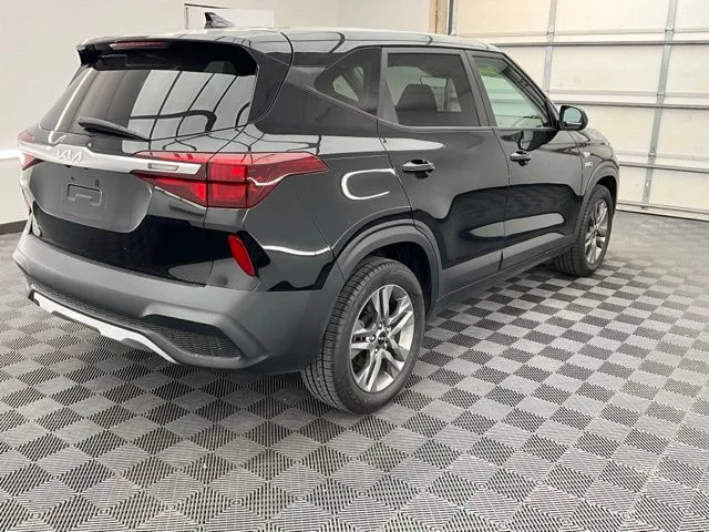 Used 2022 Black Kia LX image 19