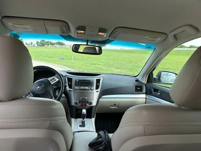 Used 2013 White Subaru 2.5i Premium image 10