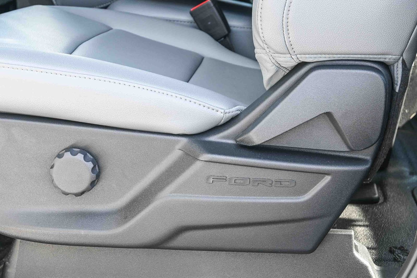 New 2026 Oxford White Ford F-350® XL image 23