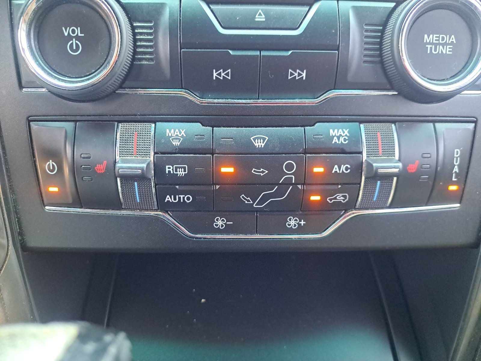 Used 2016 Orange Ford XLT image 18