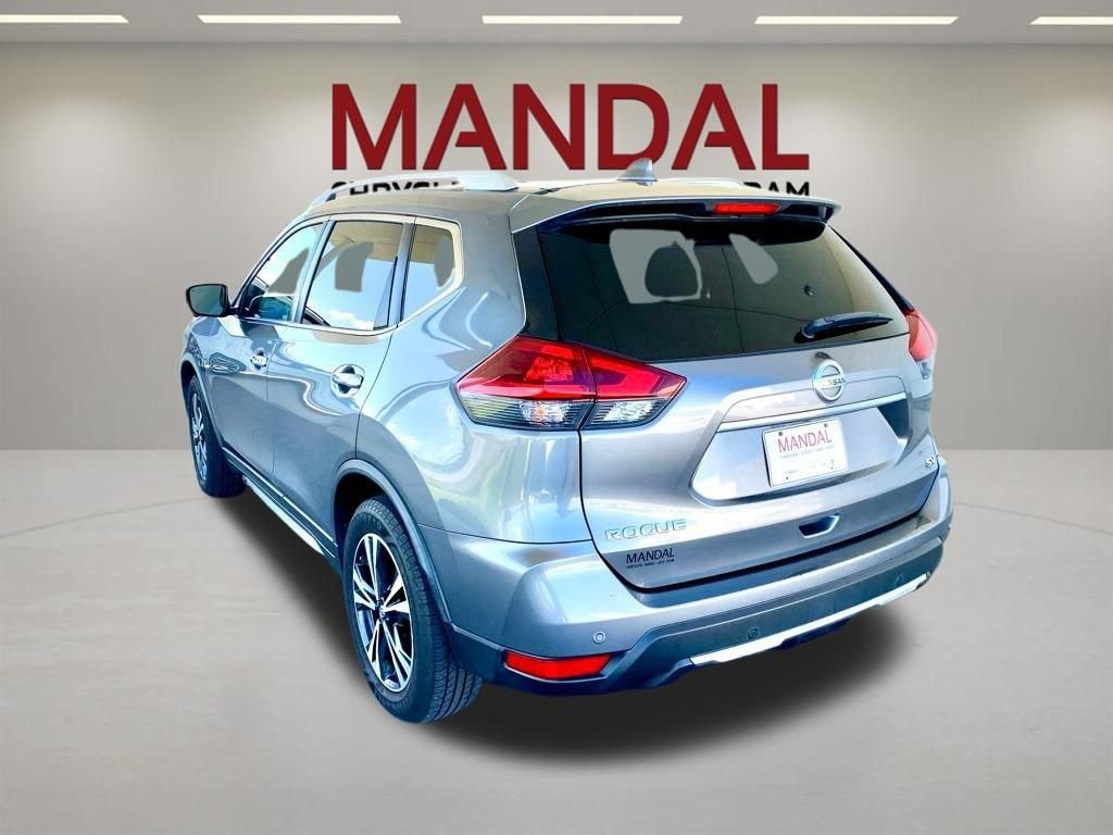 Used 2020 Gray Nissan SV image 7