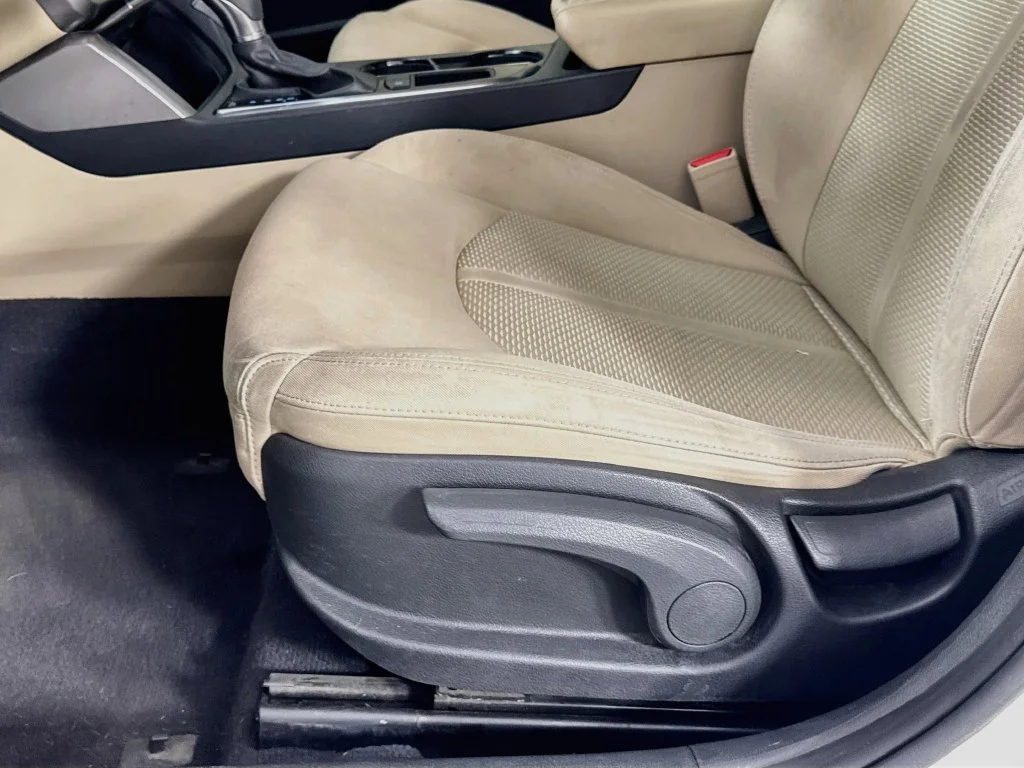Used 2017 Quartz White Pearl Hyundai SE image 22