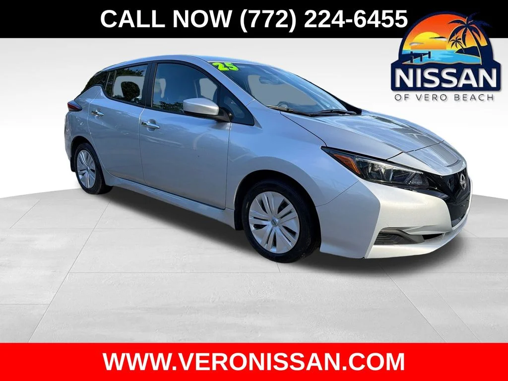 2025 Nissan Leaf S's photo