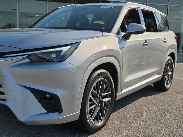 Used 2025 Silver Lexus 350 Premium image 25