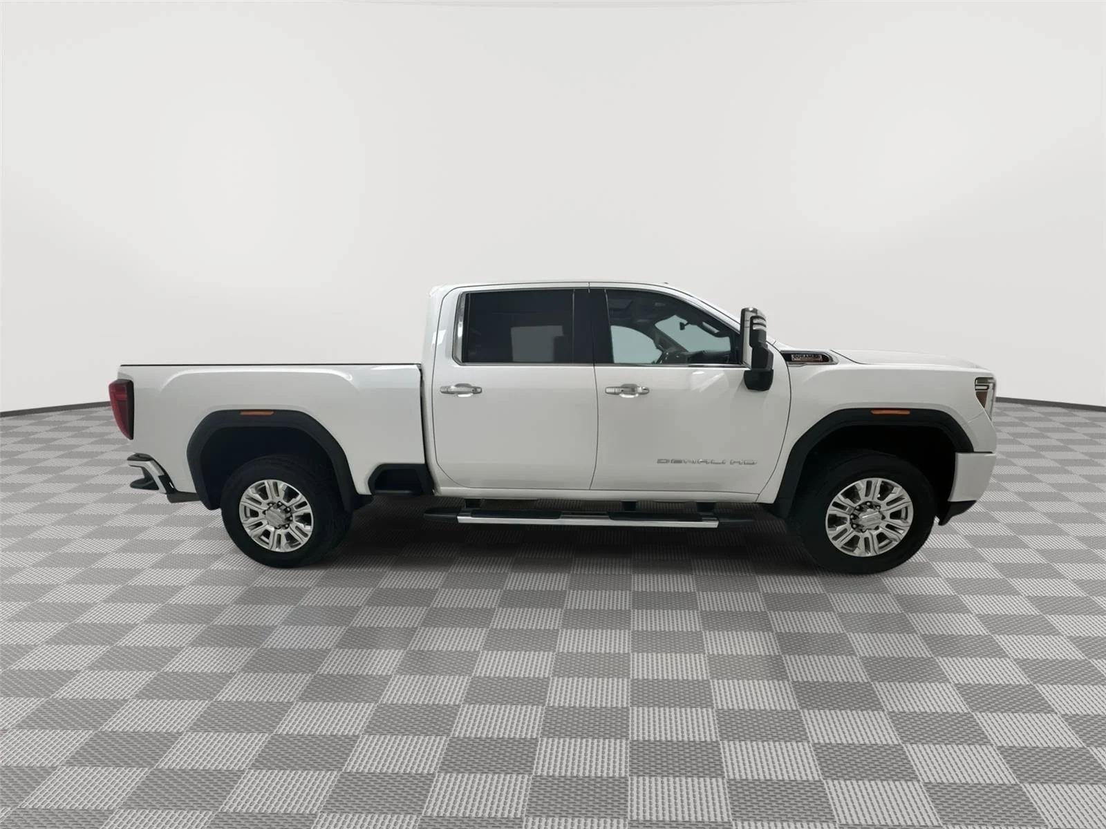 Used 2021 White Frost Tricoat GMC Denali image 6