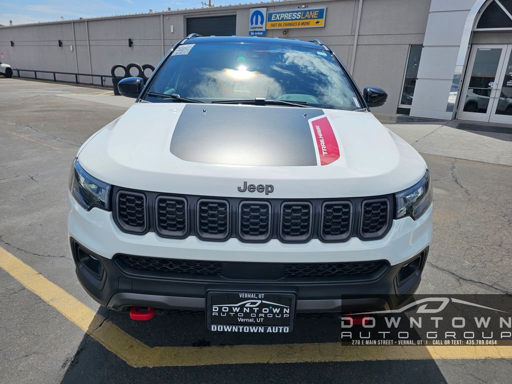 New 2026 Bright White Clear-Coat Exterior Paint Jeep Trailhawk image 8