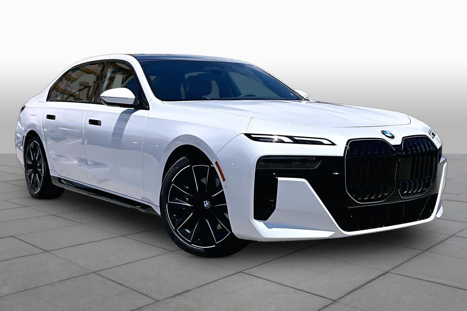 New 2026 Mineral White Metallic BMW 740i xDrive image 2