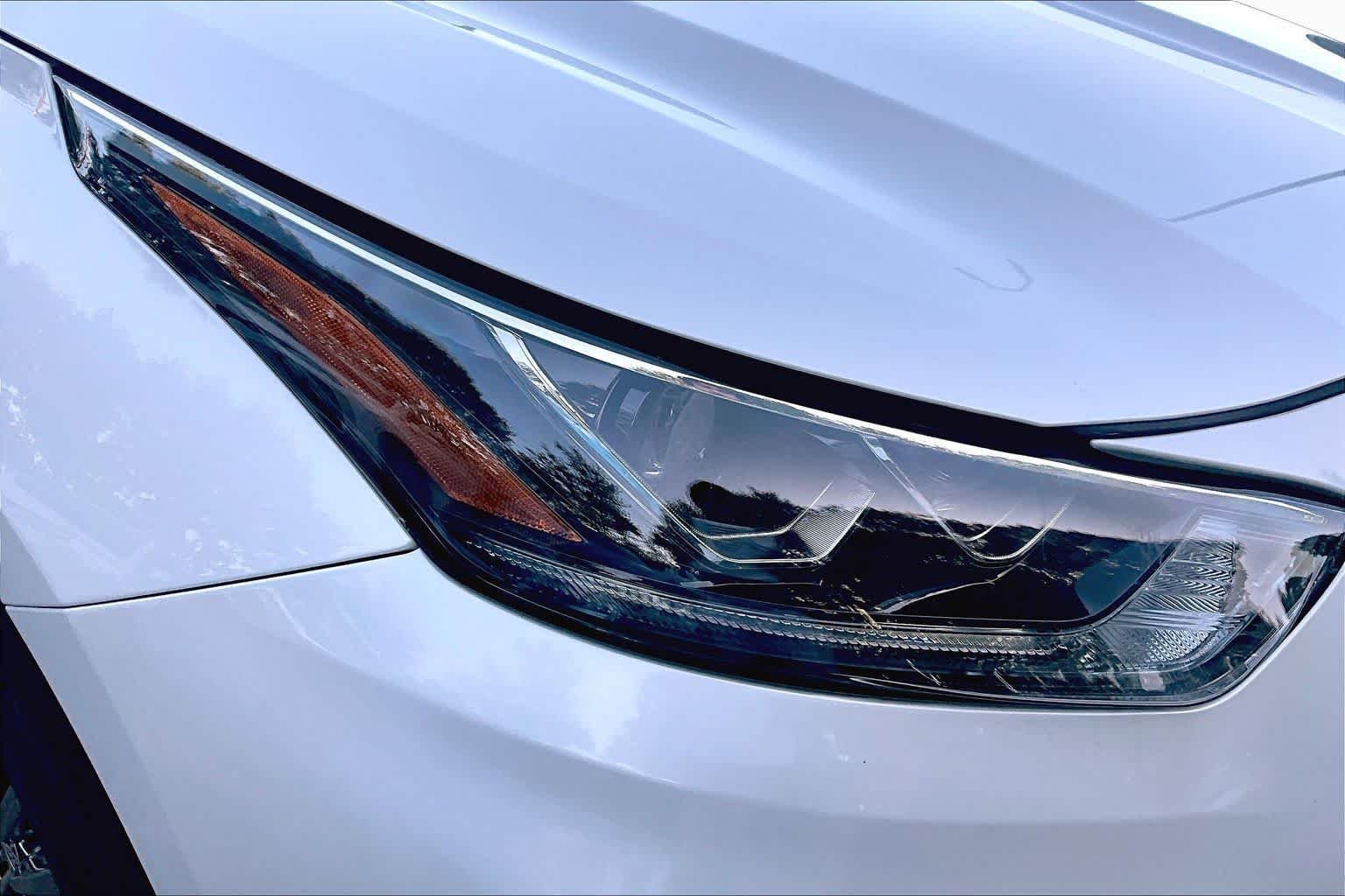 Used 2024 Wind Chill Pearl Toyota Platinum image 25