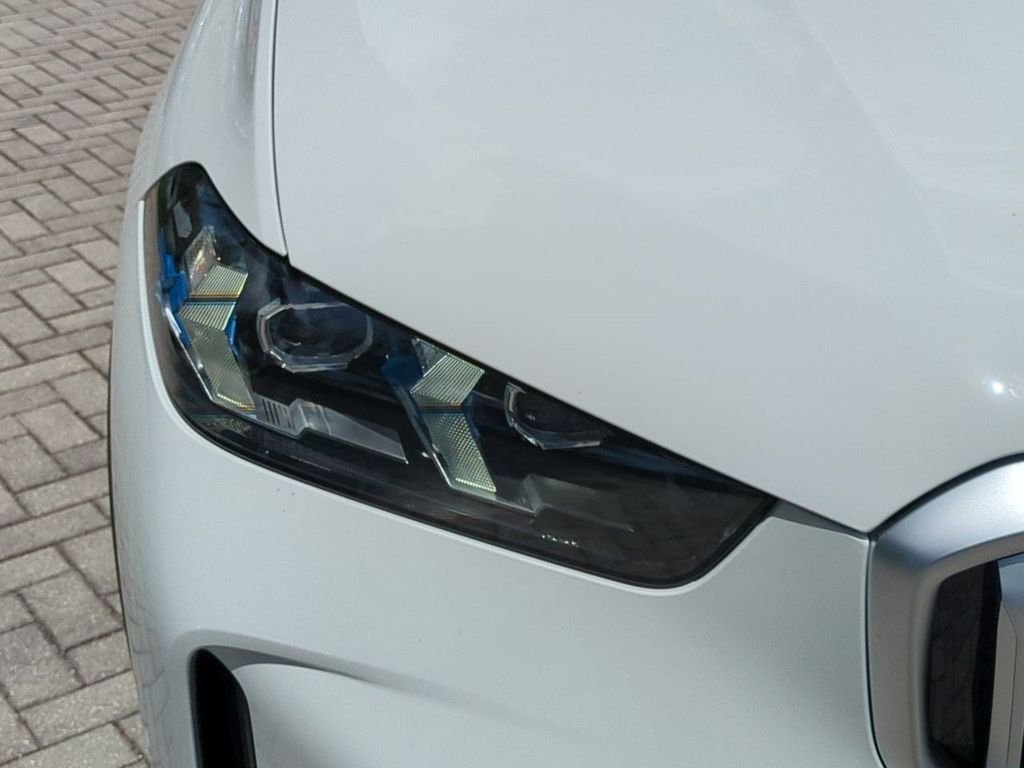New 2026 Alpine White BMW xDrive40i image 10