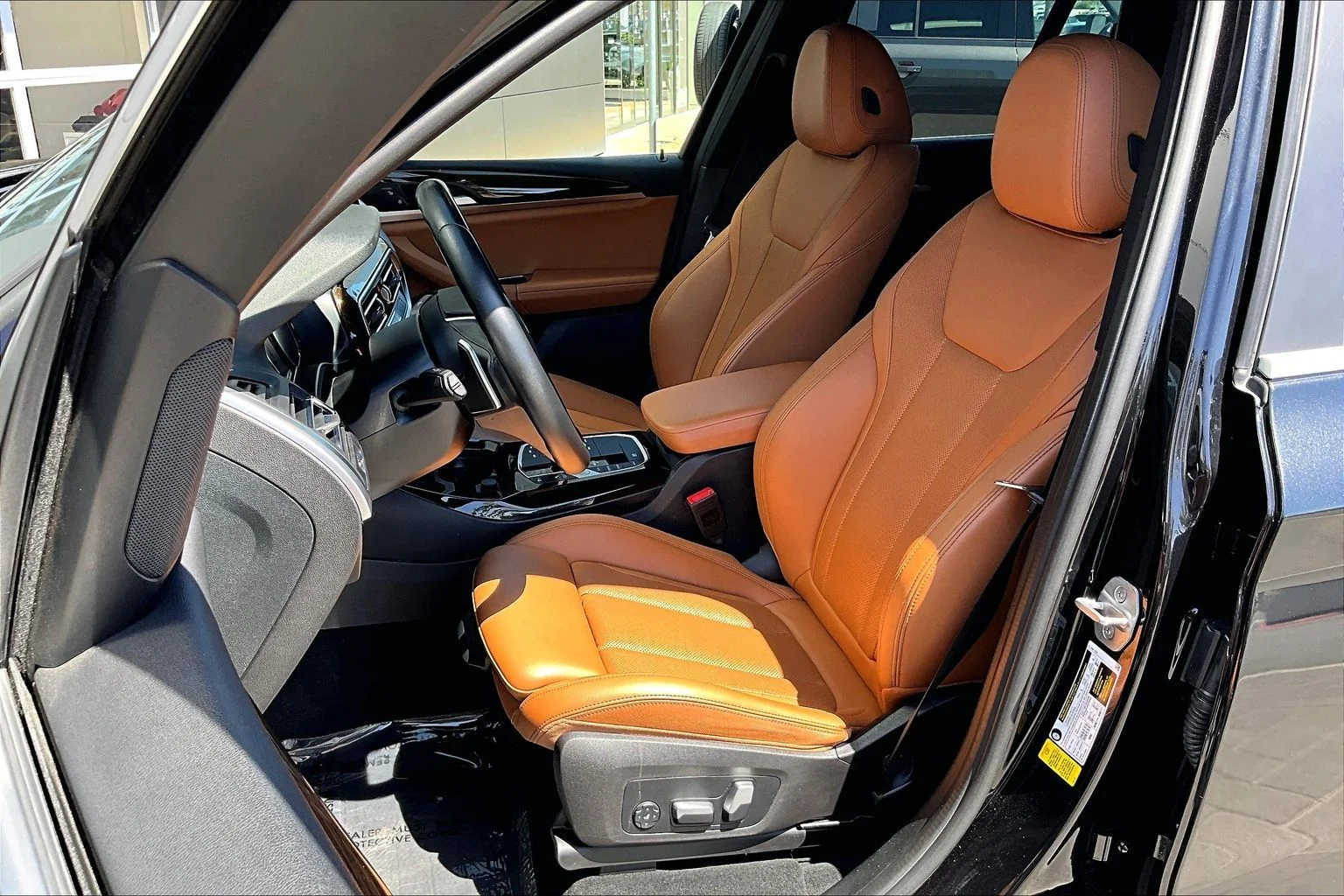 Used 2022 Black BMW sDrive30i image 25