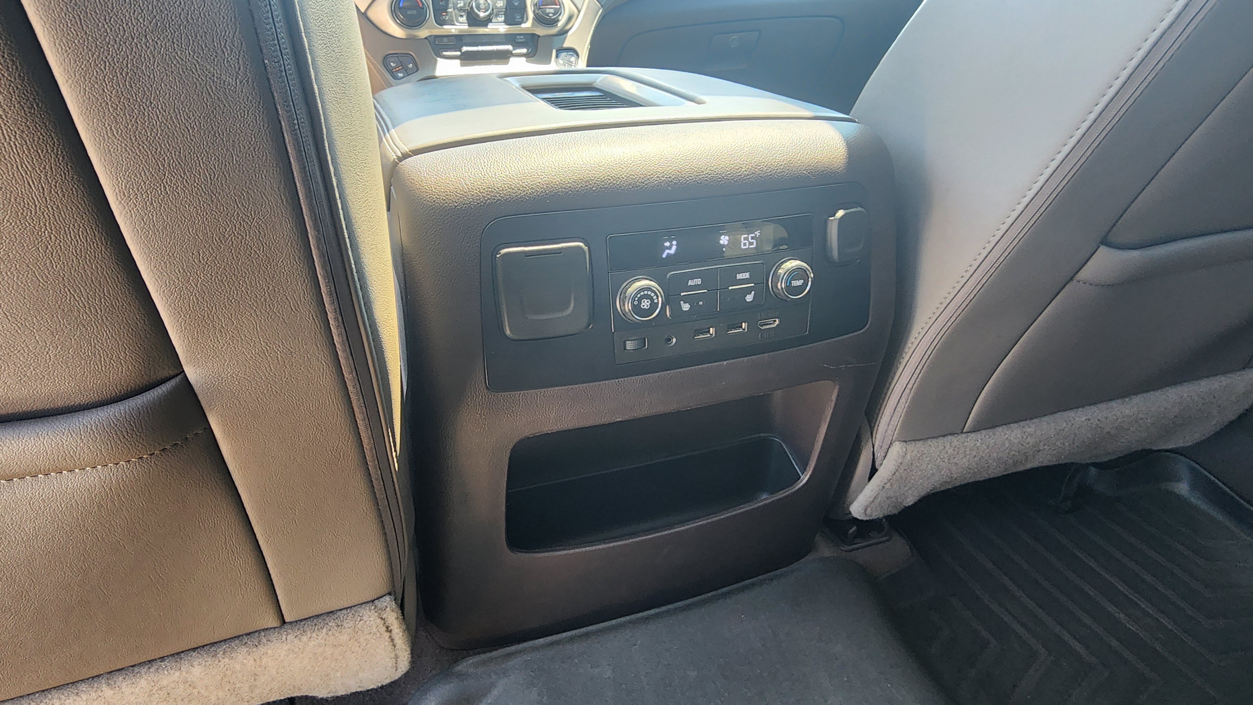 Used 2019 WHITE FROST TRICOAT GMC Denali image 17