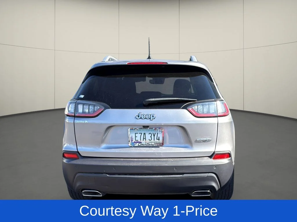 Used 2021 Silver Jeep Latitude Lux image 8
