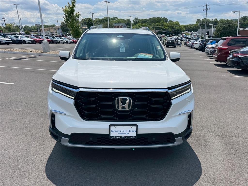 Certified Used 2025 Platinum White Pearl Honda AWD Elite image 11