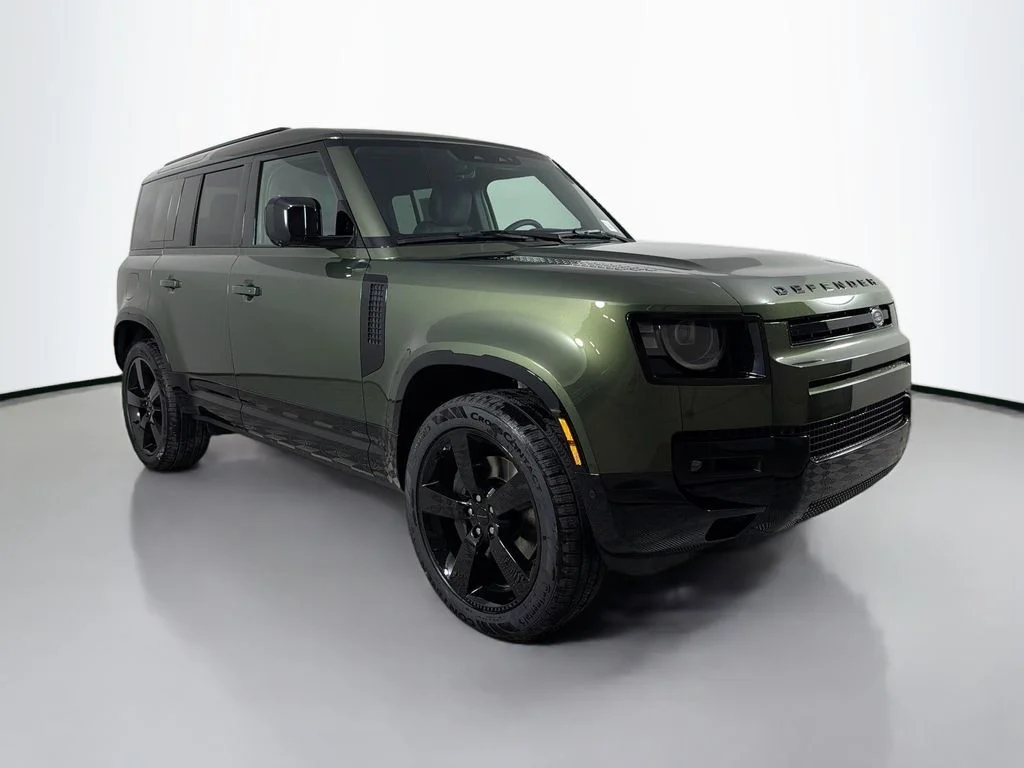 New 2026 Woolstone Green Land Rover X-Dynamic SE image 3