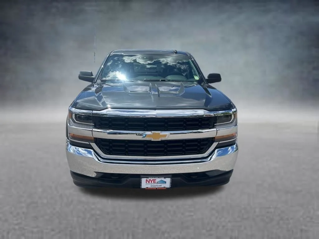 Used 2018 GRAPHITE METALLIC Chevrolet LS image 9