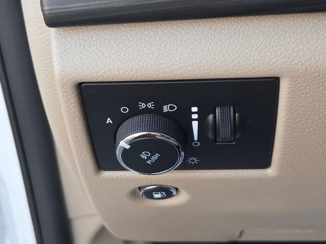 Used 2020 White Jeep Laredo E image 26