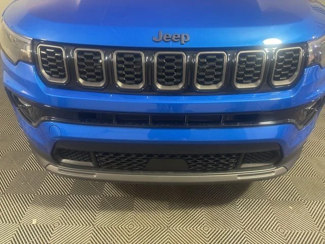 New 2026 Hydro Blue Pearl-Coat Exterior Paint Jeep Limited image 11