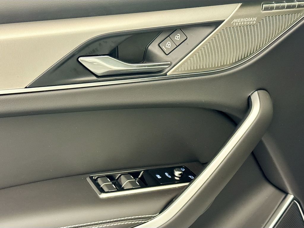 2026 Jaguar F-Pace R-Dynamic S - Photo 18