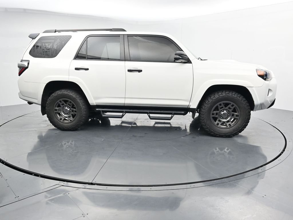 Used 2020 White Toyota Venture image 9