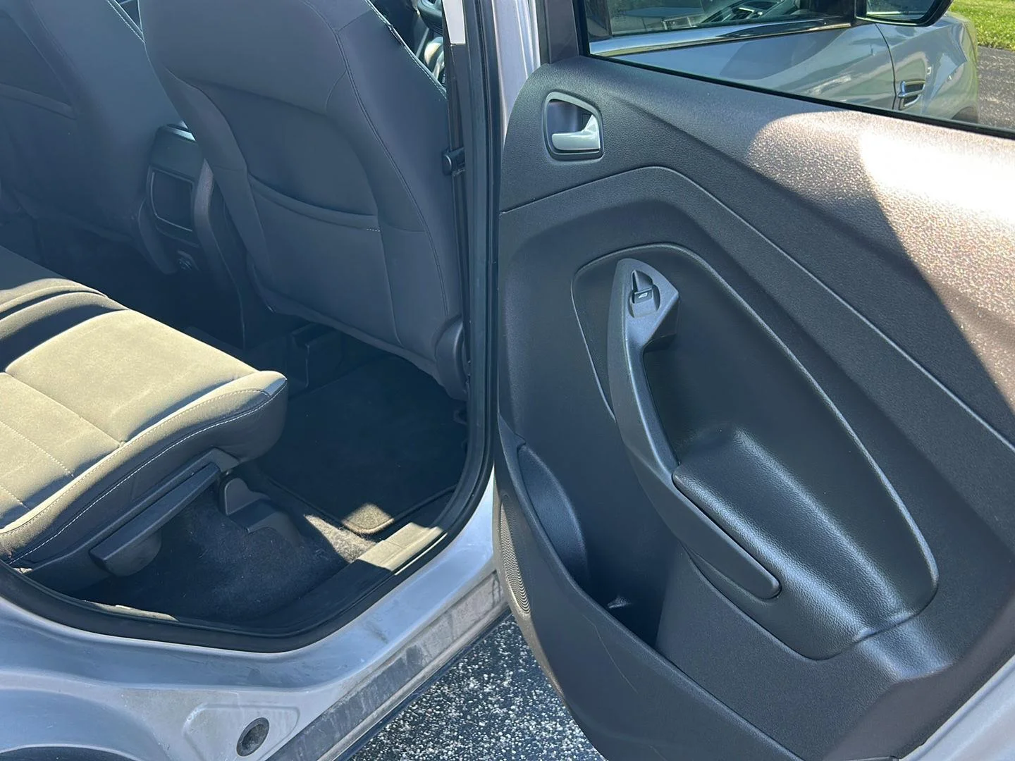 Used 2013 Ingot Silver Metallic Ford SE image 8
