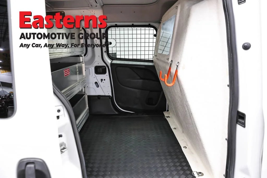 Used 2022 White Ram Base image 23