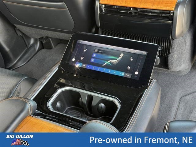 Used 2023 Diamond Black Crystal Pearlcoat Jeep Series III image 22