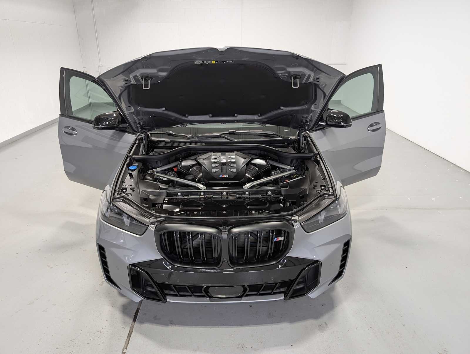 Used 2025 Skyscraper Grey Metallic BMW M60i image 13