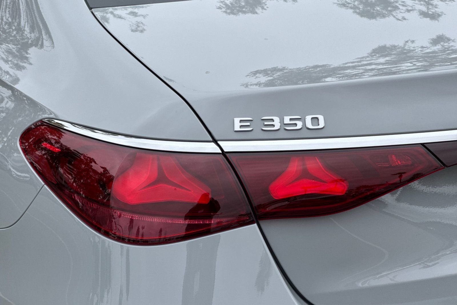 New 2026 MANUFAKTUR Alpine Grey Mercedes-Benz E 350 image 15