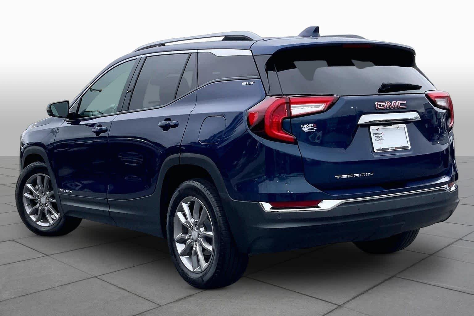 Used 2022 Marine Metallic GMC SLT image 11