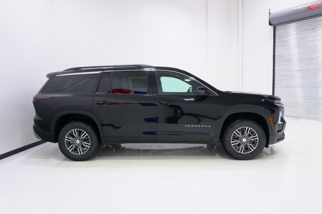 New 2026 Mosaic Black Metallic Chevrolet LT image 4